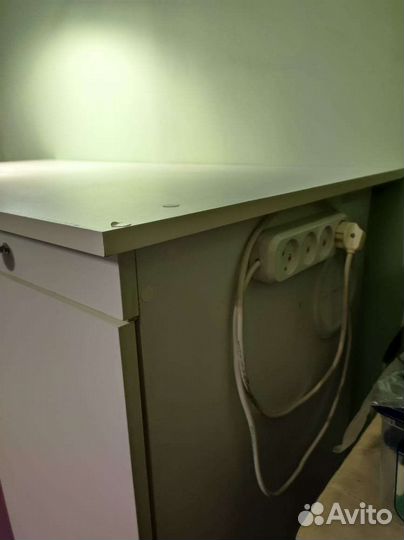 Стол маникюрный с вытяжкой