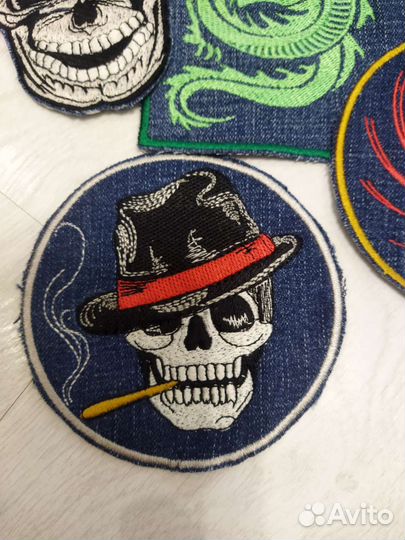 Нашивки на джинсовой ткани