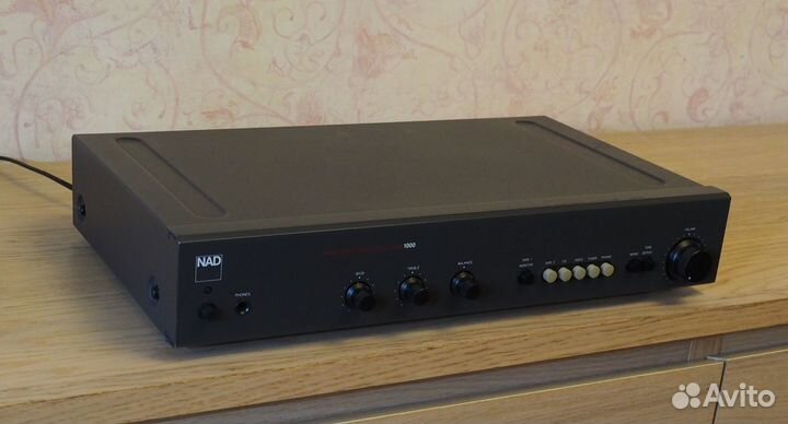 Предварительный усилитель NAD 1000