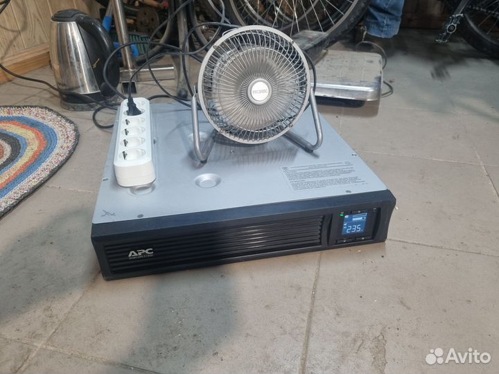 Источник бесперебойного питания apc smart ups