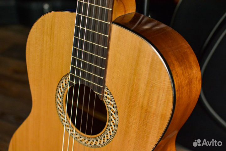Классическая гитара Kremona + аксессуары