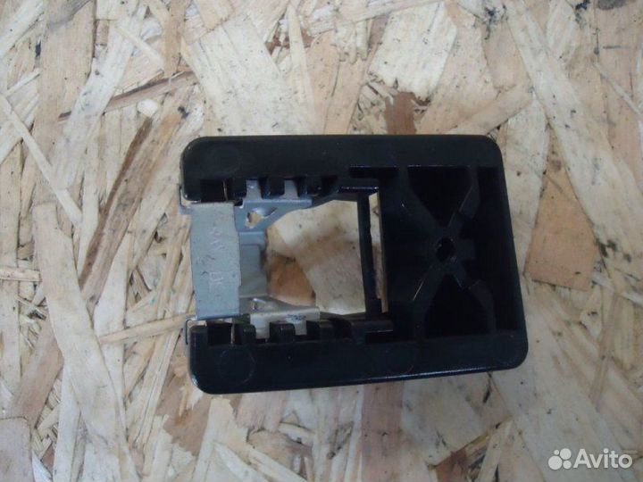 Кронштейн Volkswagen Passat CC cawb 2009