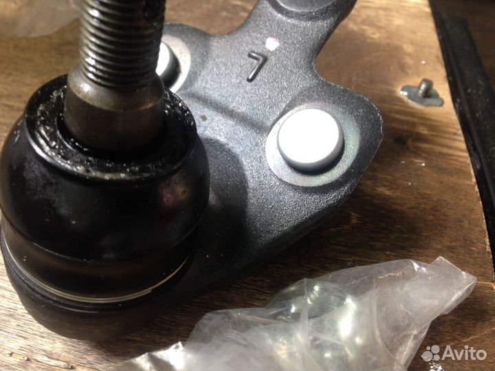 Опора шаровая левая