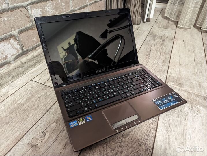 Ноутбук asus i3-2310M/nvidia GT 520MX/320HDD/6RAM