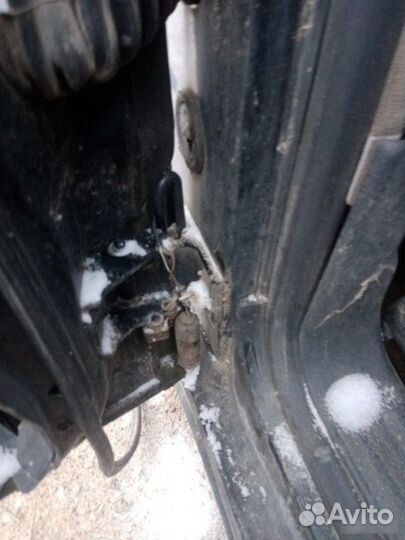 Петля двери передняя Audi A8 D2 1996