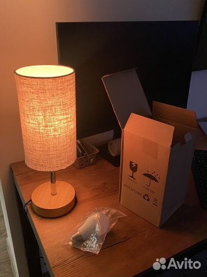 Настольная лампа с абажуром