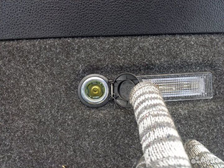 Обшивка багажника левая Volkswagen Tiguan NF 2.0