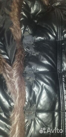 Зимний пуховик с меховым капюшоном