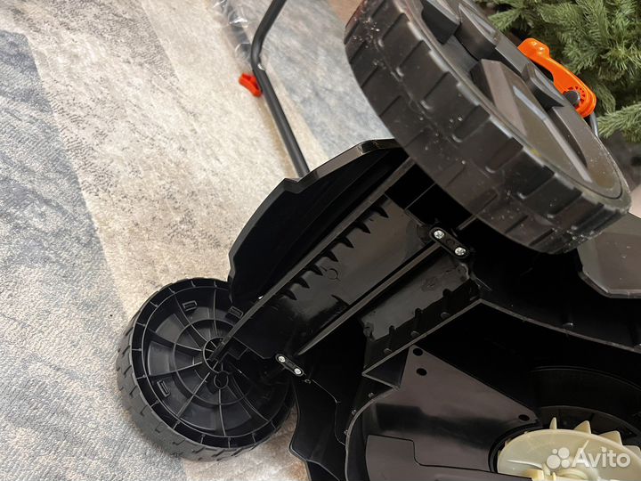 Газонокосилка Black Decker и реноватор Worx