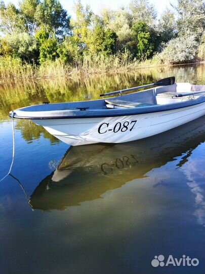 Лодка стеклопластиковая 3,7
