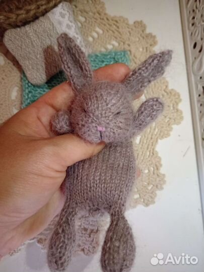 Спящий зайка кролик