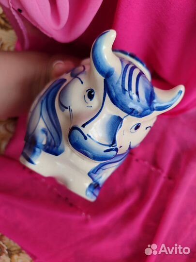 Бык под Гжель