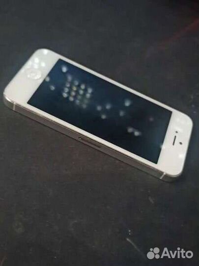 Телефон iPhone 5