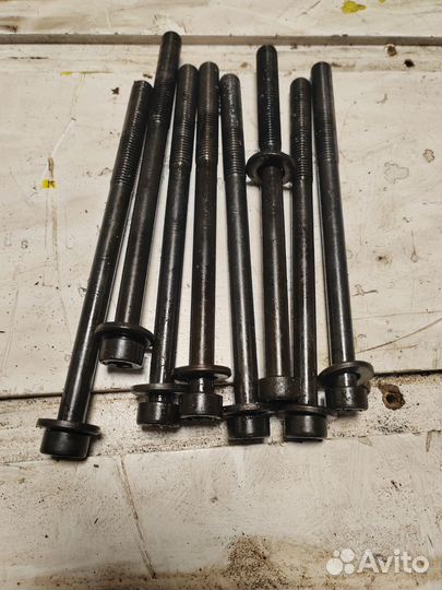 Болт гбц lancer 10 4b10 4b11 4b12