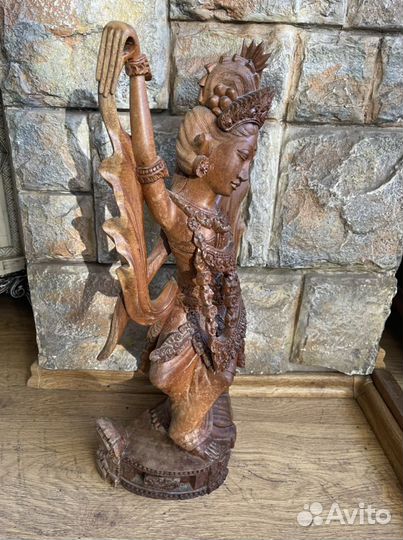 Богиня Апсара. Красное дерево