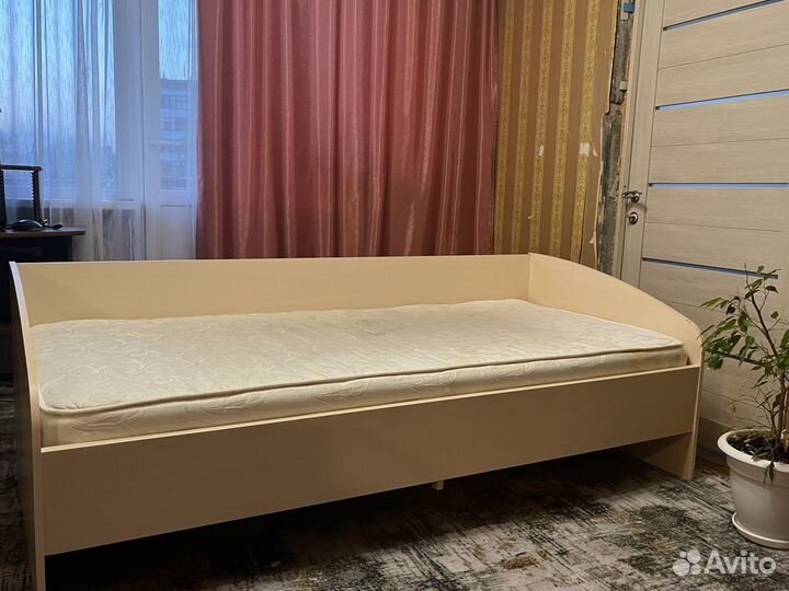 Кровать