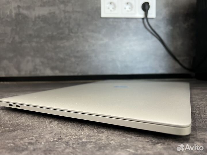 Macbook pro 15 2016 touch bar