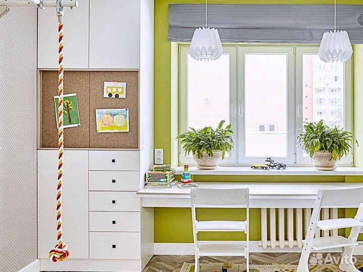 Рабочая зона для школьника у окна в рассрочку