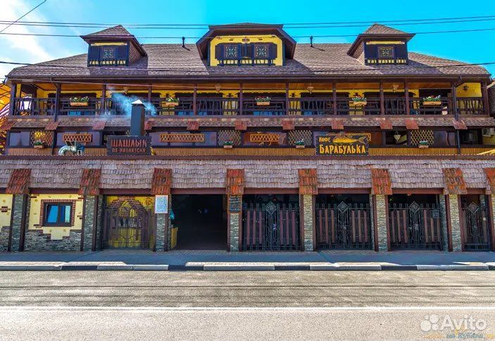 Бармен,официанты