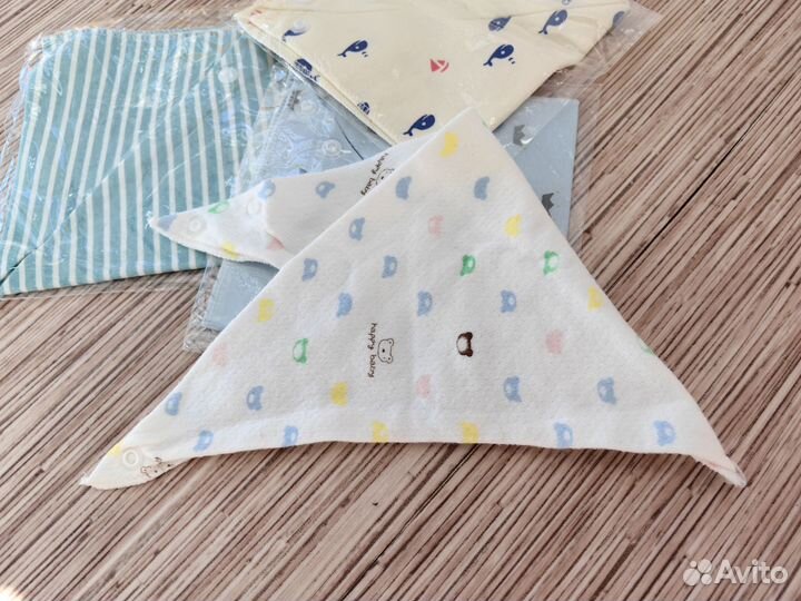 Трикотажный нагрудник, слюнявчик