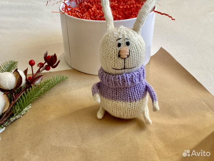 Вязаные игрушки ручной работы заяц