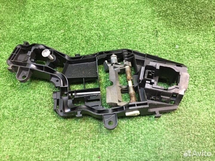 Кронштейн передний правый Volkswagen Tiguan DBG