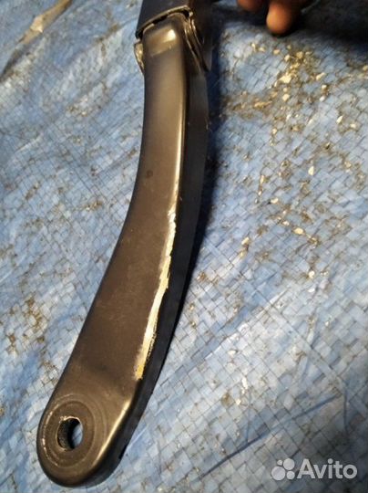 Поводок стеклоочистителя левый Renault Logan 2 L8