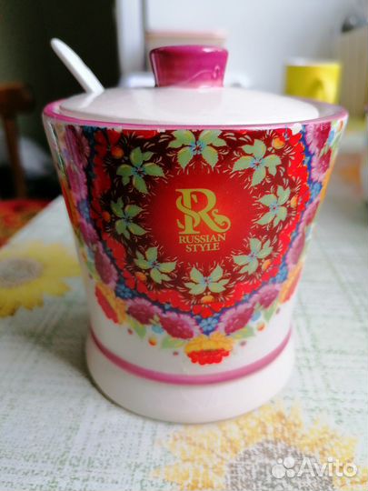 Сахарница с ложкой