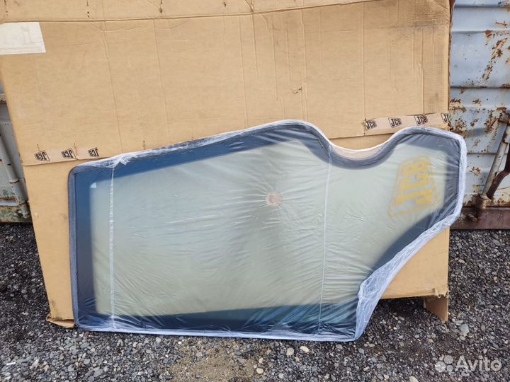 Стекло двери JCB правое закаленное с шелкографией