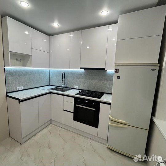 Кухонный гарнитур белый глянец Акриловые фасады мо