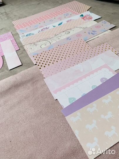 Блокнот и набор канцелярии к нему