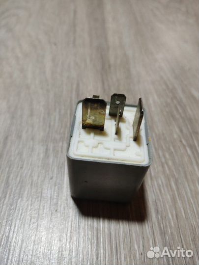Реле топливного насоса Volkswagen Passat B5 2000