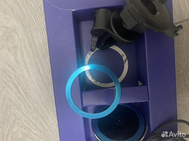 Беспроводная зарядка на авто