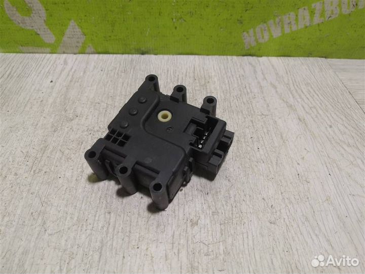 Моторчик заслонки отопителя Мазда 6