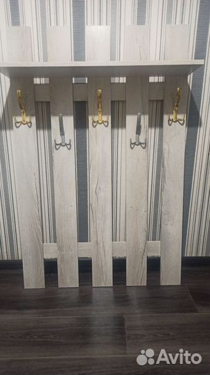 Вешалка настенная