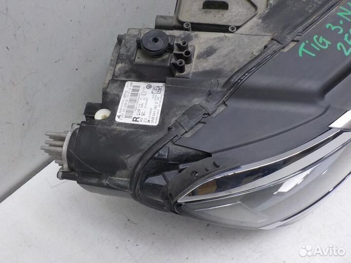 Фара правая Volkswagen Tiguan