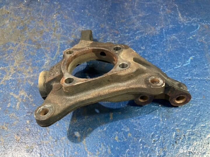 Кулак поворотный левый Subaru Forester SH/S12