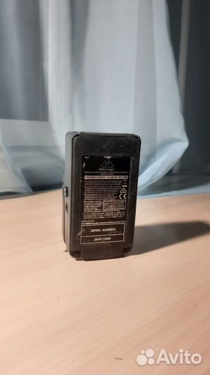 Педаль тюнера Behringer TU300