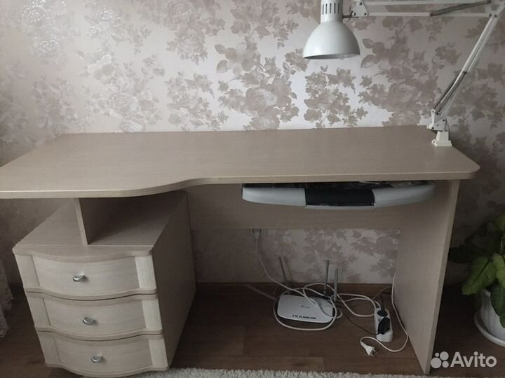 Комьютерный стол и антресоль