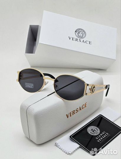 Солнцезащитные очки Versace