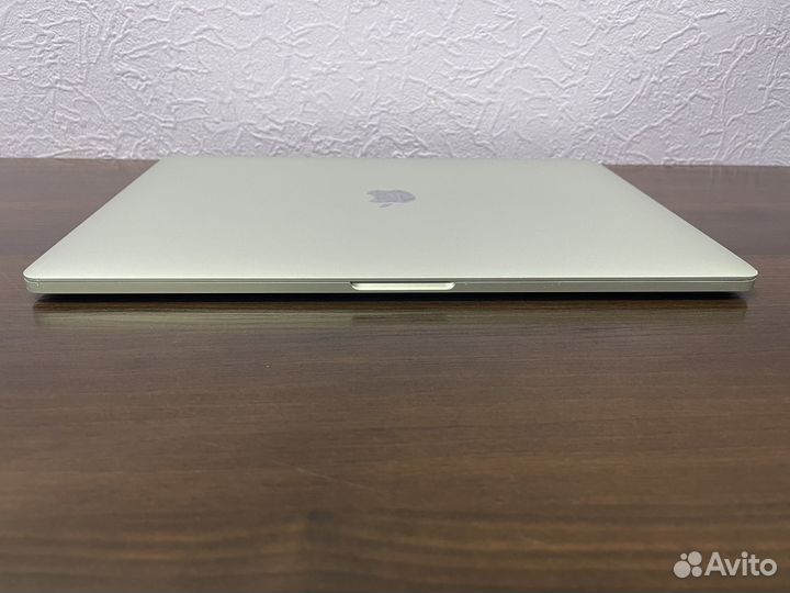 MacBook Pro 15 Touch Bar i7/32/512/560X 4GB