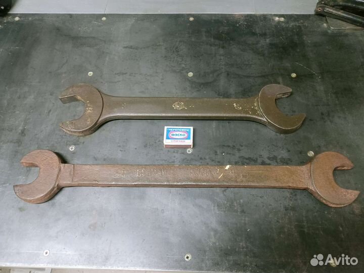 Старинный гаечный ключ