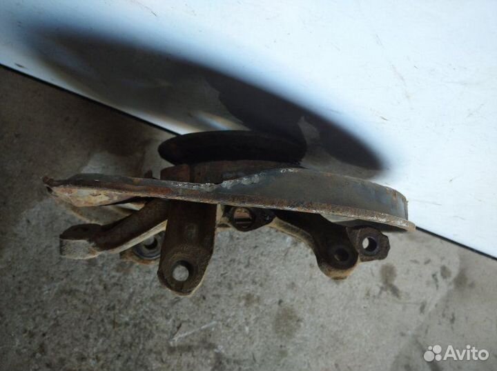 Кулак со ступицей задний правый Mercedes Benz W210