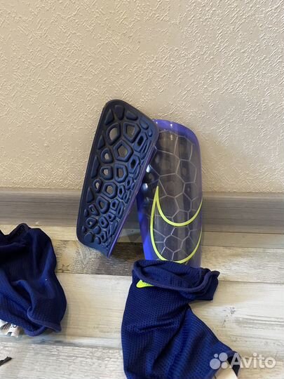 Щитки футбольные nike