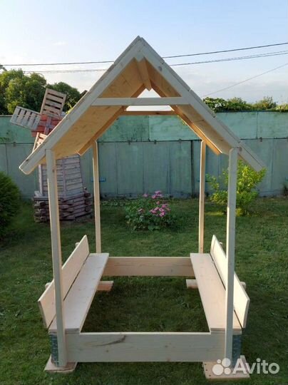 Песочница с крышей