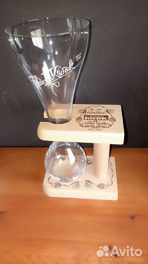 Бокал пивной Пауэль Квак на деревянной подставке