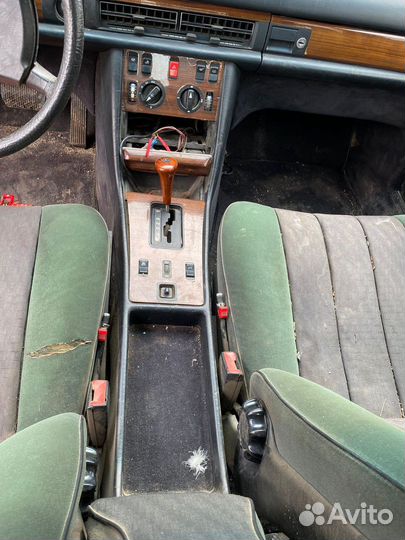 Центральная консоль Mercedes W126