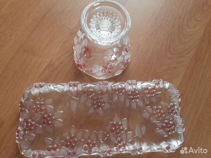 Комплект посуды:вазочка и поднос