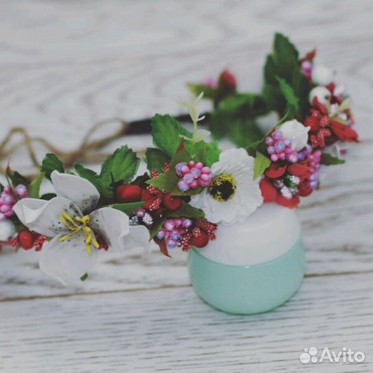 Украшения из искусвенных цветов и ягод на голову