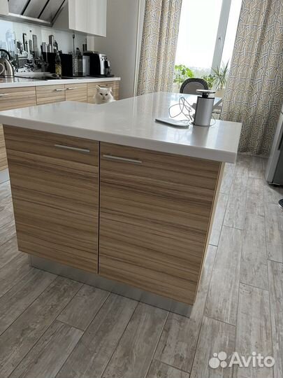 Кухонный стол остров